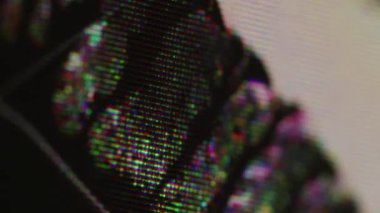 Grunge ıslak. Mürekkep akışı. Işık ağı yüzeyine yayılmış siyah opak biçimsiz sıvı. Islak leke şekilli mat dokusunda karşıt sel etkisi.