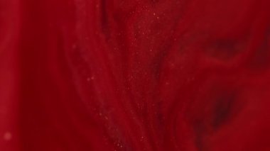 Dalgalı diş minesi. Boya karışımı. Işıl ışıl tozlu mat sanat sıvısı boya pigmentini eritiyor. Pembe parıltılı yumuşak renk geçişleri.