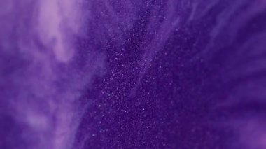 Boyayı yayıyorum. Menekşe karışımı. Metamorfoz renklerinin mor kontrastlı jet difüzyonu. Dalgalı yağmur sızıntısı. Gölge kararması ile genişleme..