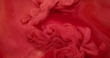 Duman boyası. Fış sanatı. Soyut arkaplanda yüzen akrilik su karışımı sisli, pembemsi kırmızı kırmızı sıvı doku..