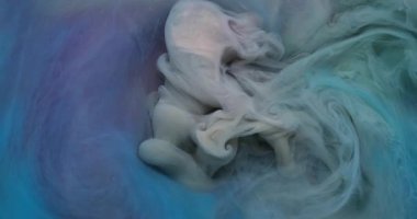 Karışık renk. Akan boya. Odaksız mavi duman kimyasal ıslak buhar suyu soyut sanat yaratıcılığı arka planında yükseliyor..