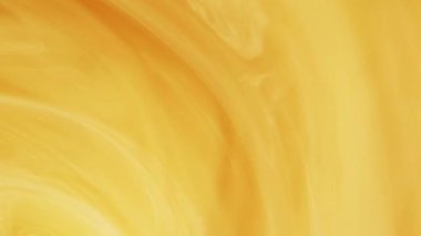 Sanatsal arka plan. Dumanlı boya akışı. Parlak sarı renkli bulanık mürekkep desenli sis girdabı soyut ışık üzerinde hareket ediyor.