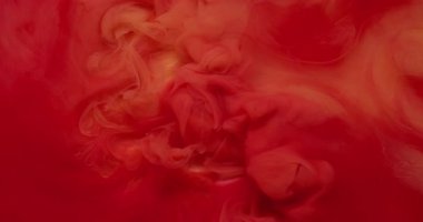 Sis rengi. Sıvı mürekkep. Odaklanmamış kırmızı pembe sis dokusu su sıçratıyor ve soyut sanat arkaplanda dalgalanıyor..