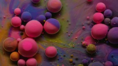 Mürekkep lekesi. Sanat sıvısı. Menekşe pembe turuncu pigmenti boya. Mistik asit yüzey emülsiyonu soyut arkaplan içeriğini patlatıyor.