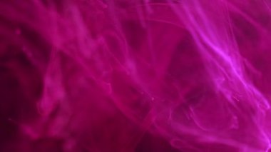 Boya sıçraması. Su soyutlaması. Parlak pembe renkli dumanlı buhar buharı modern sanat arka planında hareket ediyor..