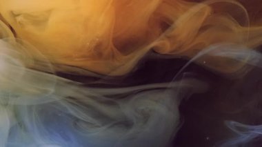 Mürekkep suyu. Renk dumanı. Odaklanamayan sarı su altı buharı yayılan hareket tozu dokusu soyut sanat arkaplanı.