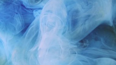 Köpüklü duman. Boya suyu karışımı. Odaklanmamış mavi renkli parıldayan parçacıklar buhar dokusu hareket soyut sanat arkaplanı.