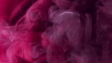 Parıldayan bulut. Mürekkepli su sıçraması. Odaklanmamış pembe renkli parlak desenli sis perdesi yayılan girdap hareketli soyut sanat arkaplanı.