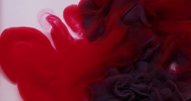 Su altı boya damlası. Mürekkep arkaplanı. Odaklanamayan kırmızı mor renkli bulut dalgası kimyasal sıvıyı yaratıcı soyut beyaz sanata yayıyor..