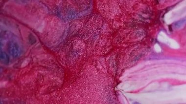 Çok renkli mürekkep. Mermer akışı. Polonyalı mor parlak sıvı dalga yüzeyi soyut karışımı çözünmüş arka plan..