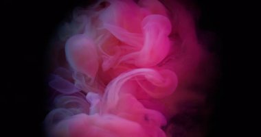 Neon dumanı. Sis mürekkebi kıvrılıyor. Parlak renk sprey akış pigmenti. Bulanık pembe parıltı soyut arkaplan dairesi siyah çerçeve.
