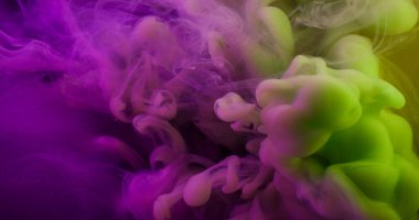 Buhar karışımı. Mürekkep dalgası. Mor yeşil boya sıvıya dökülüyor. Sanat karışımı renk girdabı patlaması soyut akış odaklanmamış arkaplan.
