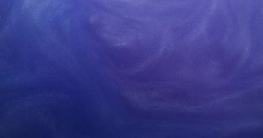 Parıltı akıyor. Sihirli akış. Mor boya rengi sıvı çözülmüş fırıl fırıl dönüyor. Spiral emülsiyon pigmenti fantezi twist karışımı soyut arkaplan.