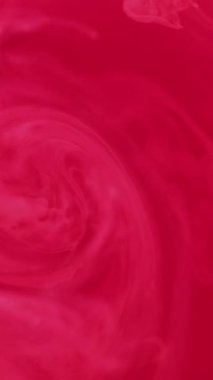 Dikey video. Sis karışımı. Sis fırtınası. Soyut sanat arka planında parlayan parlak kırmızı, pırıl pırıl parlayan duman köpüğü..