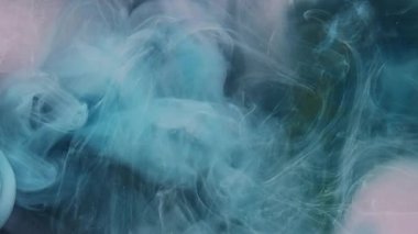 Köpüklü duman. Boya suyu karışımı. Odaklanmamış pastel pembe renkli parlayan parçacıklar doku buharı hareket soyut sanat arkaplanı.