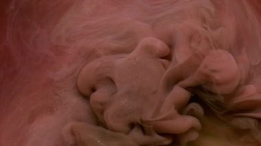 Mürekkep akışı. Boya karışımı. Odaklanmamış pembe renk su dokusu akrilik buhar sıvısı soyut yaratıcı sanatın ıslak arka planında yüzüyor.