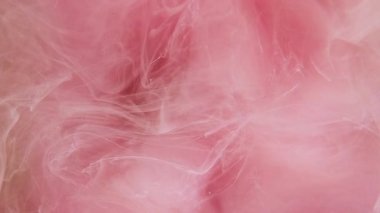 Mürekkep suyu girdabı. Duman dokusu. Odaklanmamış pastel pembe renkli sis, su altında yüzen dalga, soyut sanat arkaplanı..