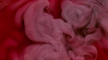 Boya fırıldağı. Renk bulutu. Odaklanmamış kırmızı mor mor akrilik simli duman dokusu soyut yaratıcı arka planda yükseliyor..