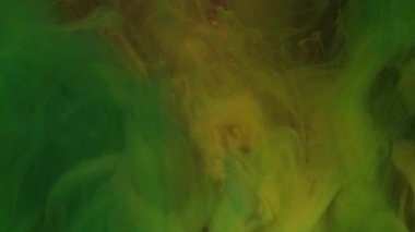 Ses tonunu değiştir. Duman suyu. Odaklanamayan yeşil renk parıldıyor. Soyut sanat arka planında yüzen boya mürekkebi deseni sisi..