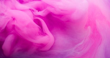 Renkli duman kokusu. Pigment karışımı. Pembe mor boya karışımı bulut. Parlak dalga boyası patlama sıvısı, arkaplan bulanık dokusu.