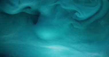 Mürekkep sisi. Duman boyası. Bulanık mavi renk sıvı karışım duman girdap parçacıkları soyut sanat üzerinde büyüyen buhar sıçrama koyu siyah arkaplan.
