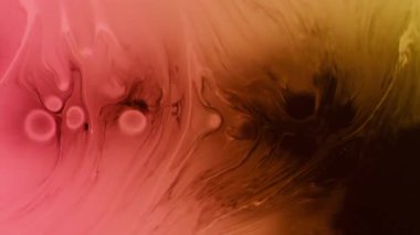 Mürekkep yayıldı. Sıçrama geçişi. Pembe diş minesine siyah boya damlıyor. Renkli sanat patlaması. Su soyut. Odaklanamayan arkaplan..