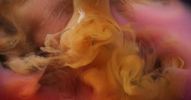 Kırık lamba. Buhar boyası. Odaklanmamış turuncu renkli canlı sıvı çatlak camı soyut arkaplanda dolduran duman bulutu..