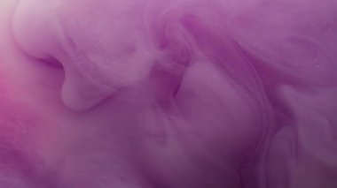Boya fırıldağı. Dalga sisi. Akışkan mürekkep fantazisi renkli su altı girdabı. Mor pembe, soyut, soyut kimya. Odaklanamayan arka plan..