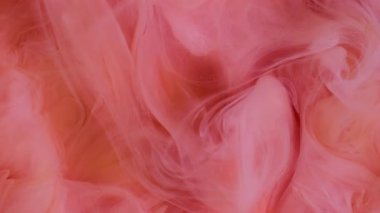 Su altı akışı. Atmosferik duman. Odaklanmamış pembe turuncu mürekkep deseni soyut sanat arka planında yüzen su sisi.