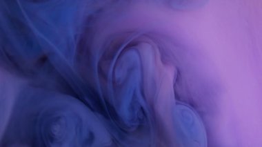 Dalga boyası. Akışkan bulut. Odaklanmamış mavi pembe karışık akış sıvısı soyut sanat yaratıcılığı arka planında dalgalanıyor..