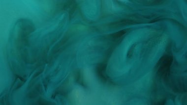 Buhar akışı. Mürekkep at. Yaratıcı sanat arka planında yüzen sıvı nemli buharda çözünmüş mavi renk bulutu kıvrılmış dokusu..