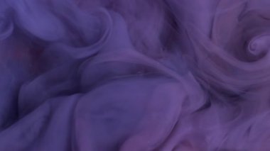 Mürekkep akışı. Boya karışımı. Odaklanmamış mor renk su dokusu akrilik kimyasal karışım buhar sıvısı soyut sanat arka planında uçuyor.