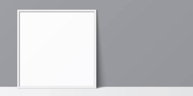 Kare şeklindeki beyaz poster çerçevesi gri bir arka plana yaslanıyor. Yatay sanat, resim veya metin yerleştirme için poster galerisi vektör modellemesi.