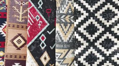 Beyaz üzerine izole edilmiş geleneksel geometrik desenli halı koleksiyonu