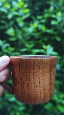 Boş bir ahşap çay fincanı sunmak, çay markanızı sergilemek ya da doğal yaşam tarzınızı geliştirmek için mükemmel.