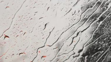 Bardaktan boşanırcasına yağmur yağıyor..