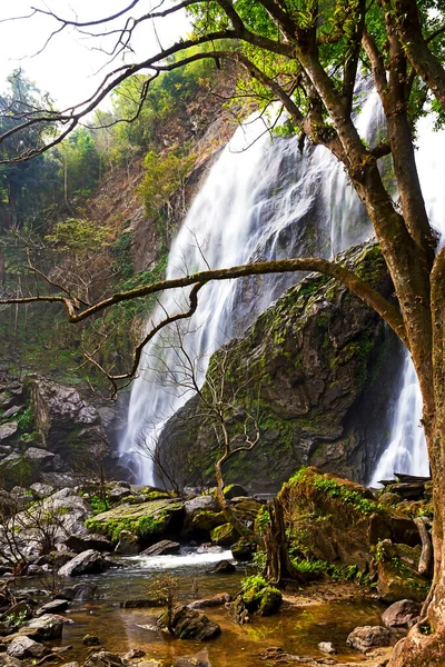 Cachoeira Khlong Lan Bonita Floresta Chuvosa Uma Famosa Cachoeira Província — Fotografia de Stock