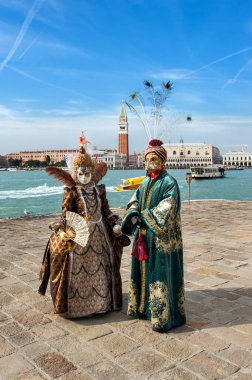 Meşhur Venedik karnavalının maskeleri ve geleneksel kostümleri..