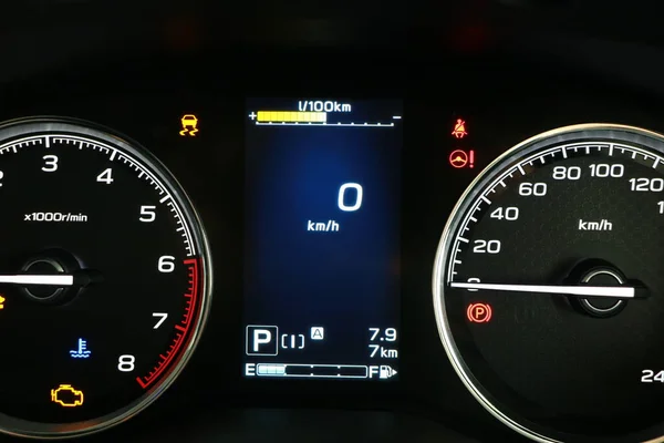 Operation warning lights and speedometer in the dashboard
