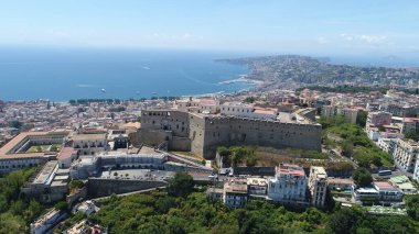 Castel Sant 'Elmo, Napoli, Campania, Güney İtalya' nın havadan manzarası.