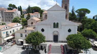 Ravello 'nun hava manzarası, Amalfi Sahili, Campania, Güney İtalya.