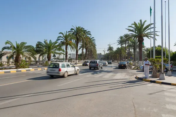 Trípoli Libia Noviembre 2009 Tráfico Que Conduce Más Allá Plaza Imagen De Stock