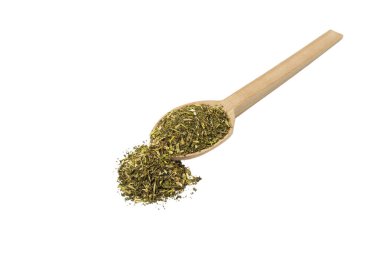 Latince tutku çiçeği bitkisi - beyaz arka planda izole edilmiş tahta kaşıkta passiflora incarnata. Passiflora incarnata, yaygın olarak maypop, mor tutku çiçeği, gerçek tutku çiçeği, yabani kayısı ve vahşi tutku sarmaşığı olarak bilinir..