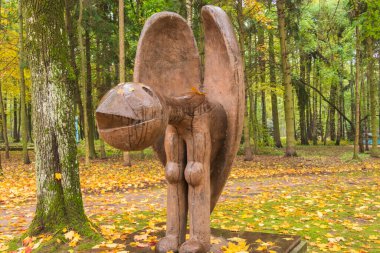 OWCZARNIA, POLAND - 28 EKİM, 2023: Sonbaharda Juan Soriano Heykel Bahçesi.  