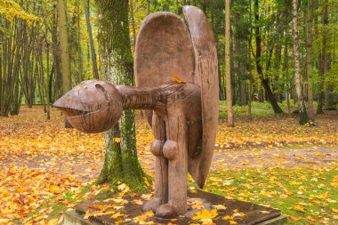 OWCZARNIA, POLAND - 28 EKİM, 2023: Sonbaharda Juan Soriano Heykel Bahçesi.  