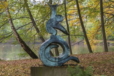 OWCZARNIA, POLAND - 28 EKİM, 2023: Sonbaharda Juan Soriano Heykel Bahçesi.  