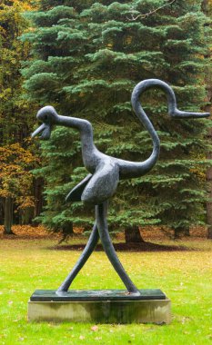 OWCZARNIA, POLAND - 28 EKİM, 2023: Sonbaharda Juan Soriano Heykel Bahçesi.  