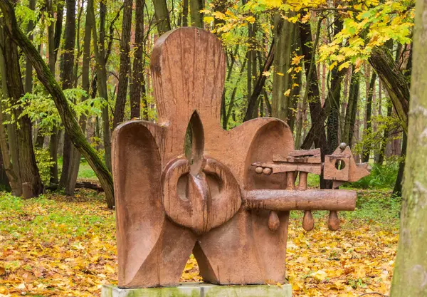 OWCZARNIA, POLAND - 28 EKİM, 2023: Sonbaharda Juan Soriano Heykel Bahçesi.  