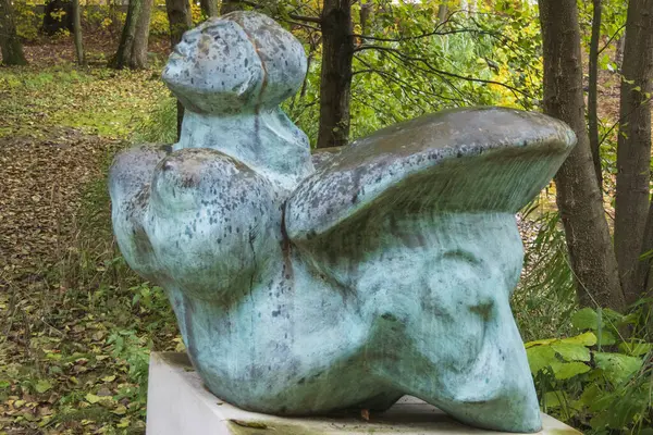OWCZARNIA, POLAND - 28 EKİM, 2023: Sonbaharda Juan Soriano Heykel Bahçesi.  