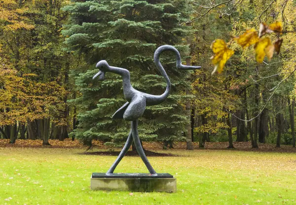 OWCZARNIA, POLAND - 28 EKİM, 2023: Sonbaharda Juan Soriano Heykel Bahçesi.  